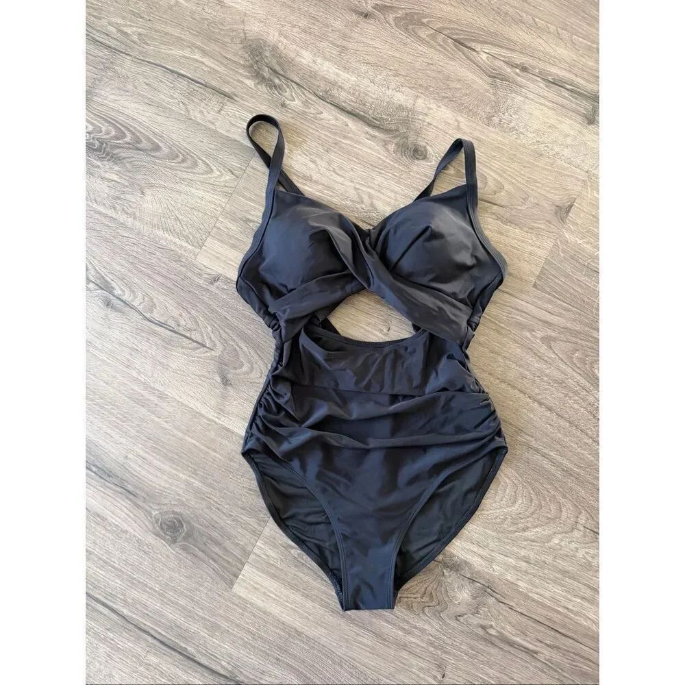 Women’s one piece swimsuit twisted front size M